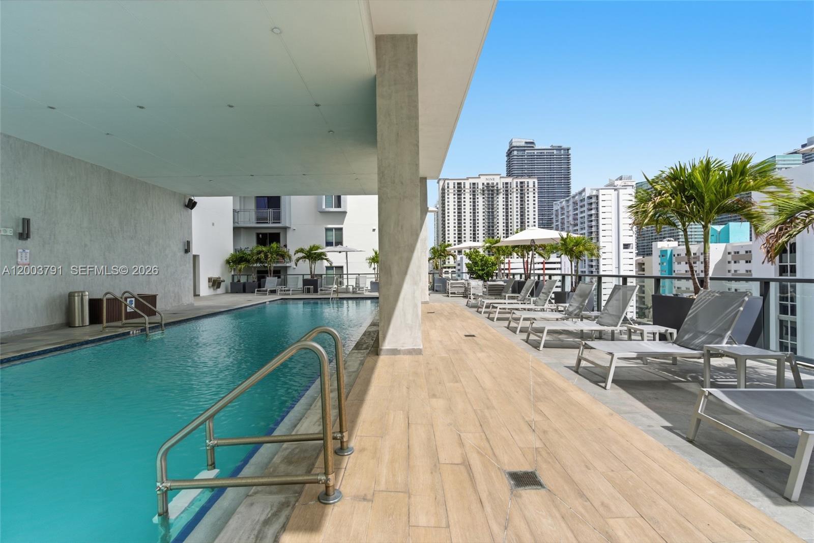 image Smart Brickell III21