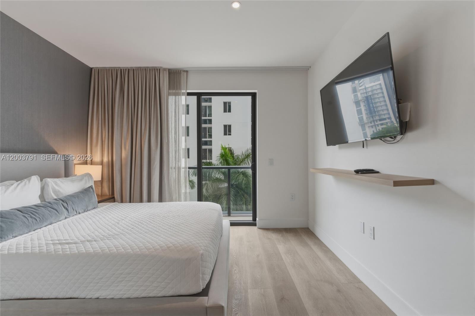 image Smart Brickell III2
