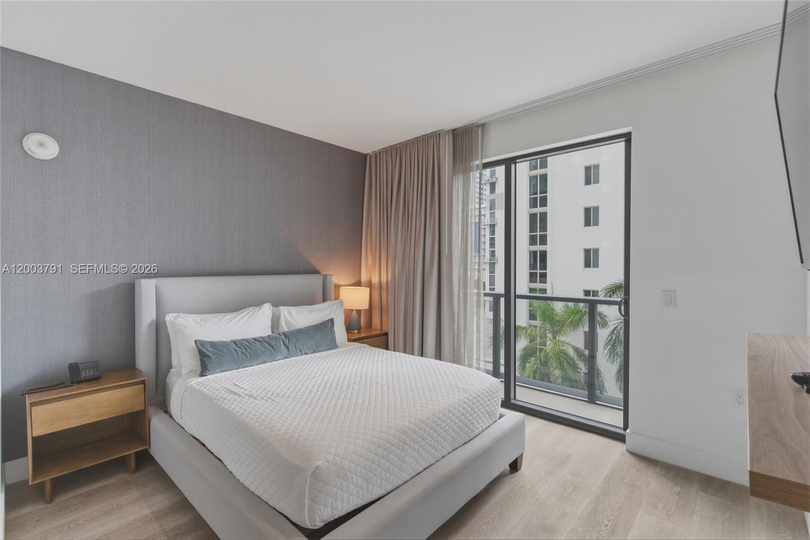 image Smart Brickell III3