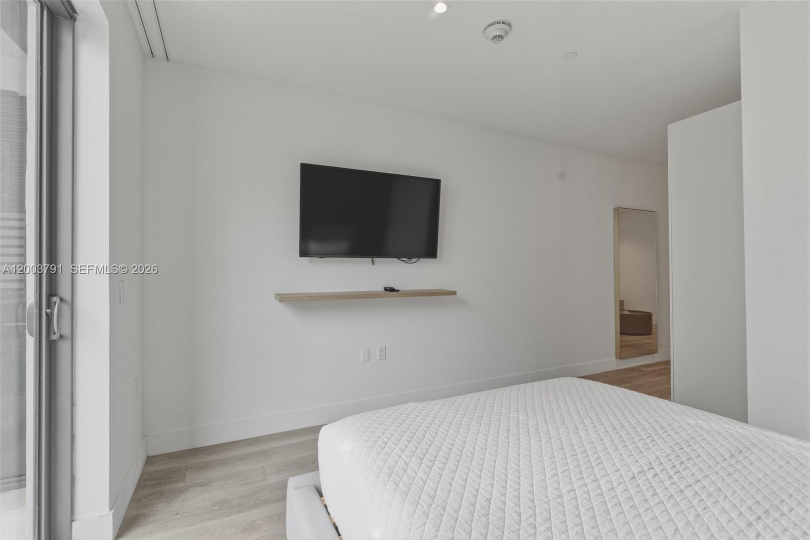 image Smart Brickell III5