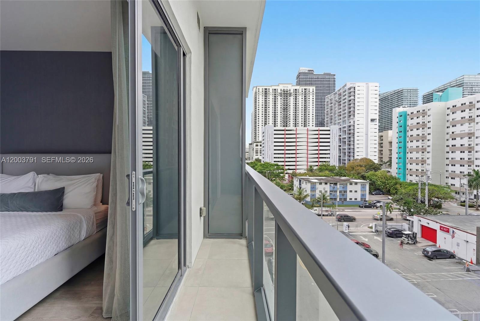 image Smart Brickell III6