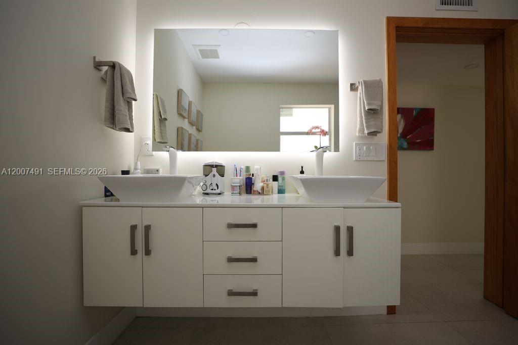 5620 Alton Rd Miami Beach, FL 33140