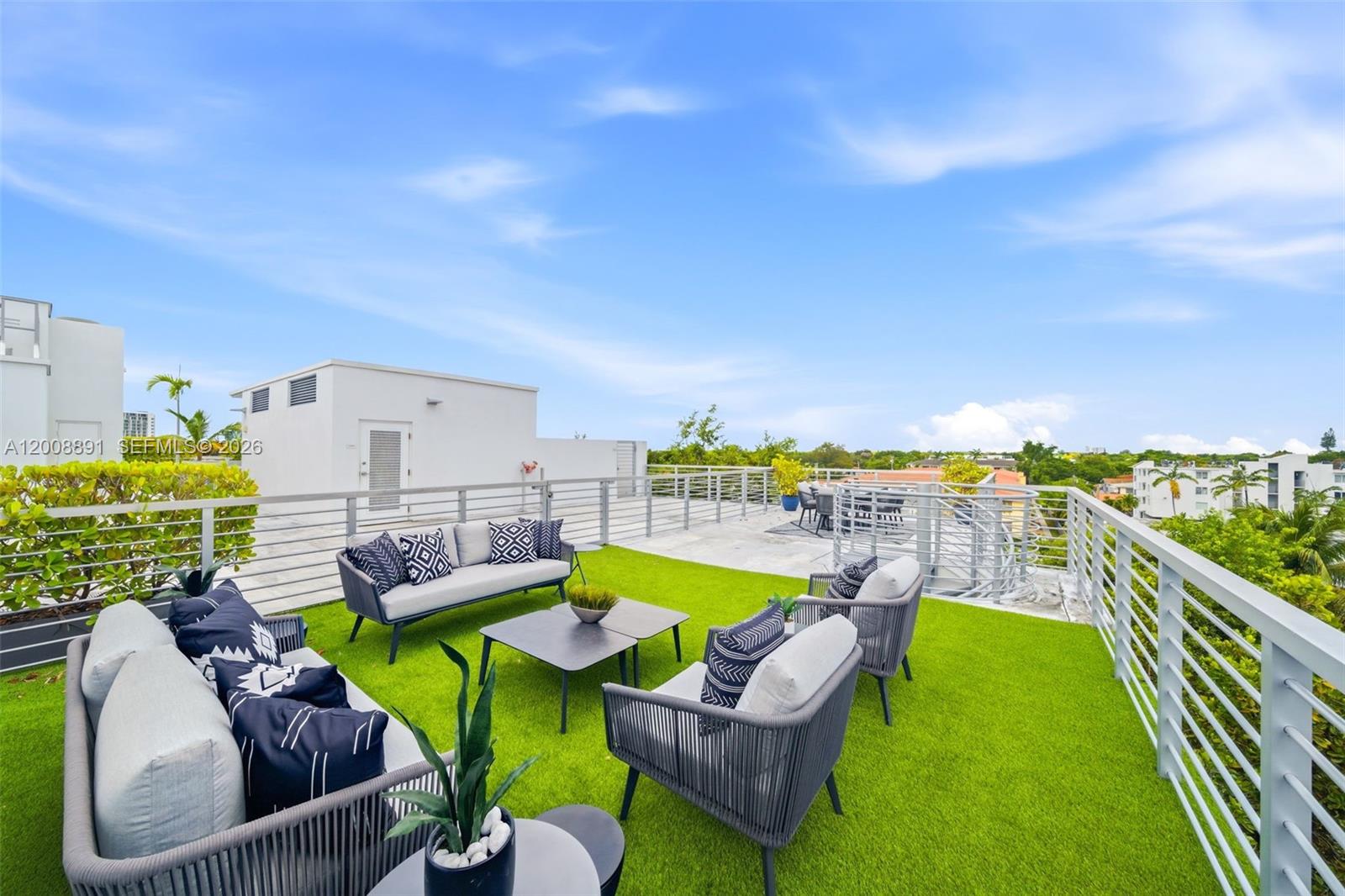 545 SW 11th St #308 Miami, FL 33129