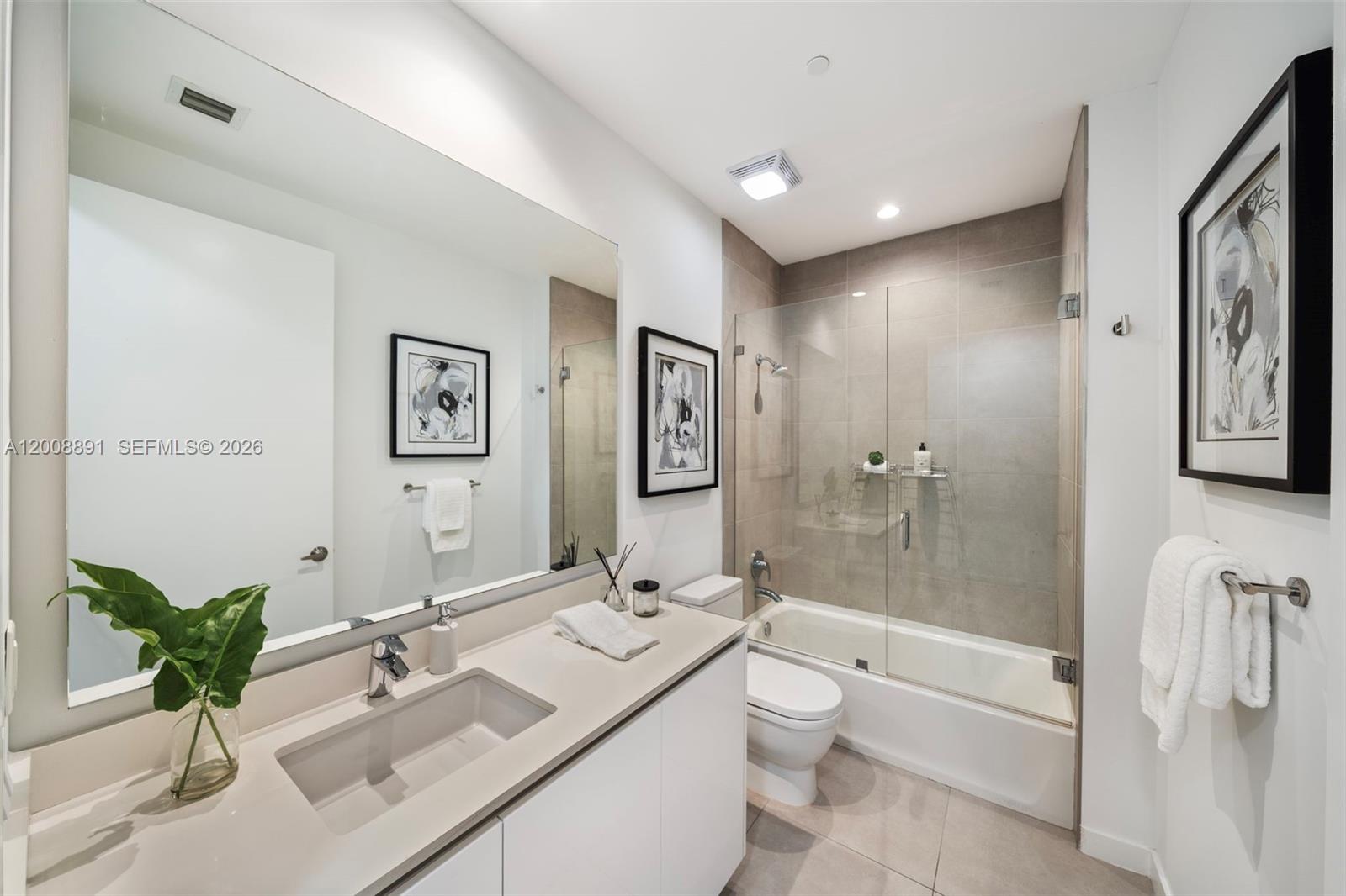 545 SW 11th St #308 Miami, FL 33129