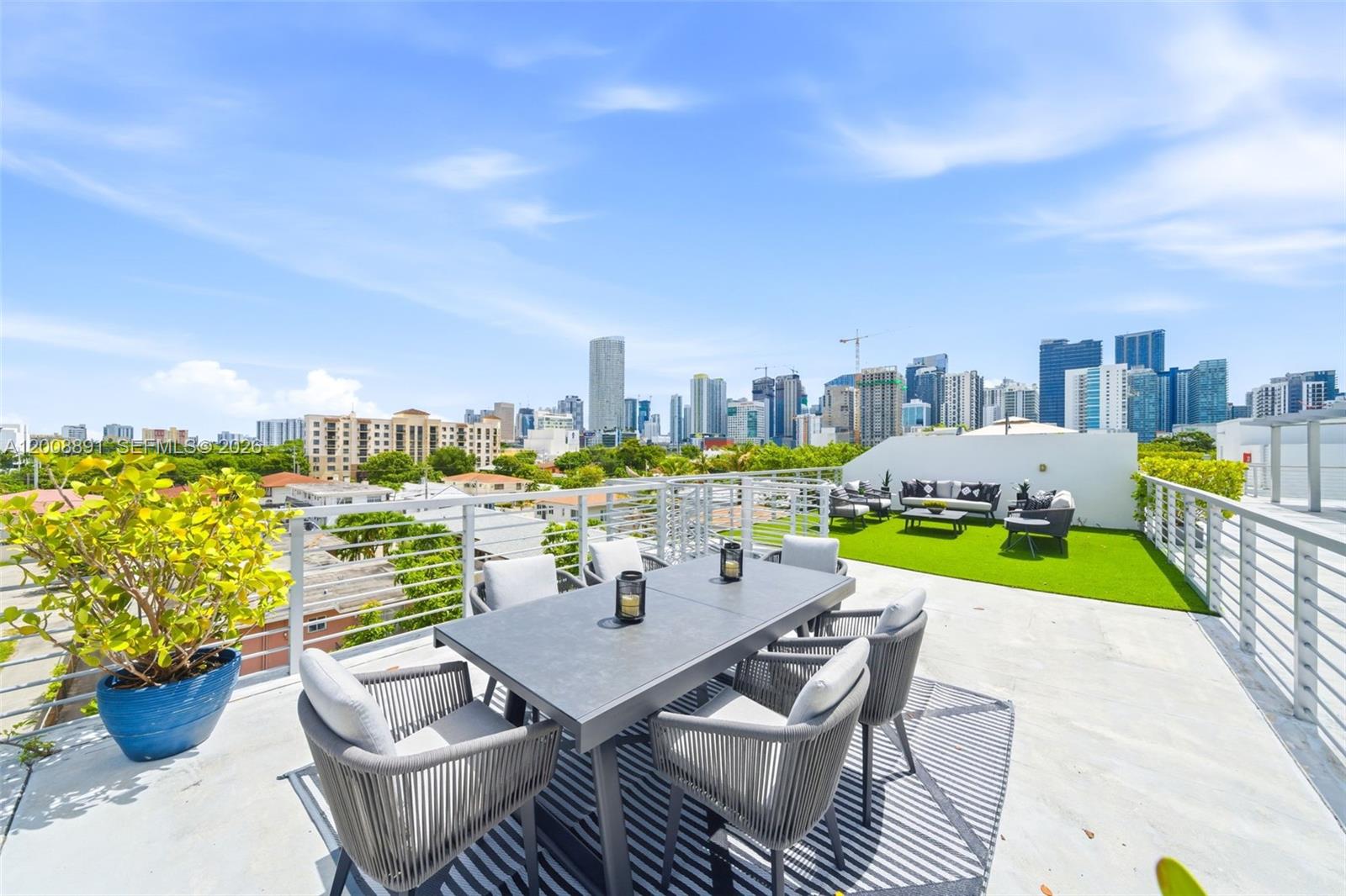 545 SW 11th St #308 Miami, FL 33129