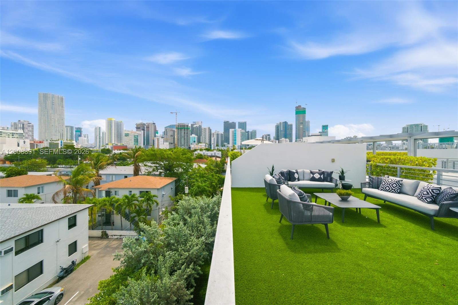 545 SW 11th St #308 Miami, FL 33129