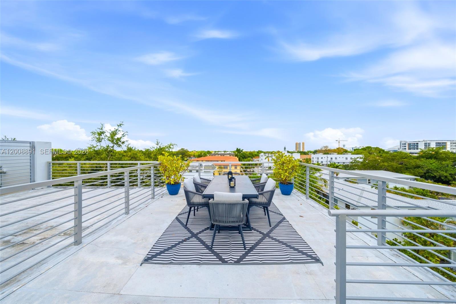 545 SW 11th St #308 Miami, FL 33129