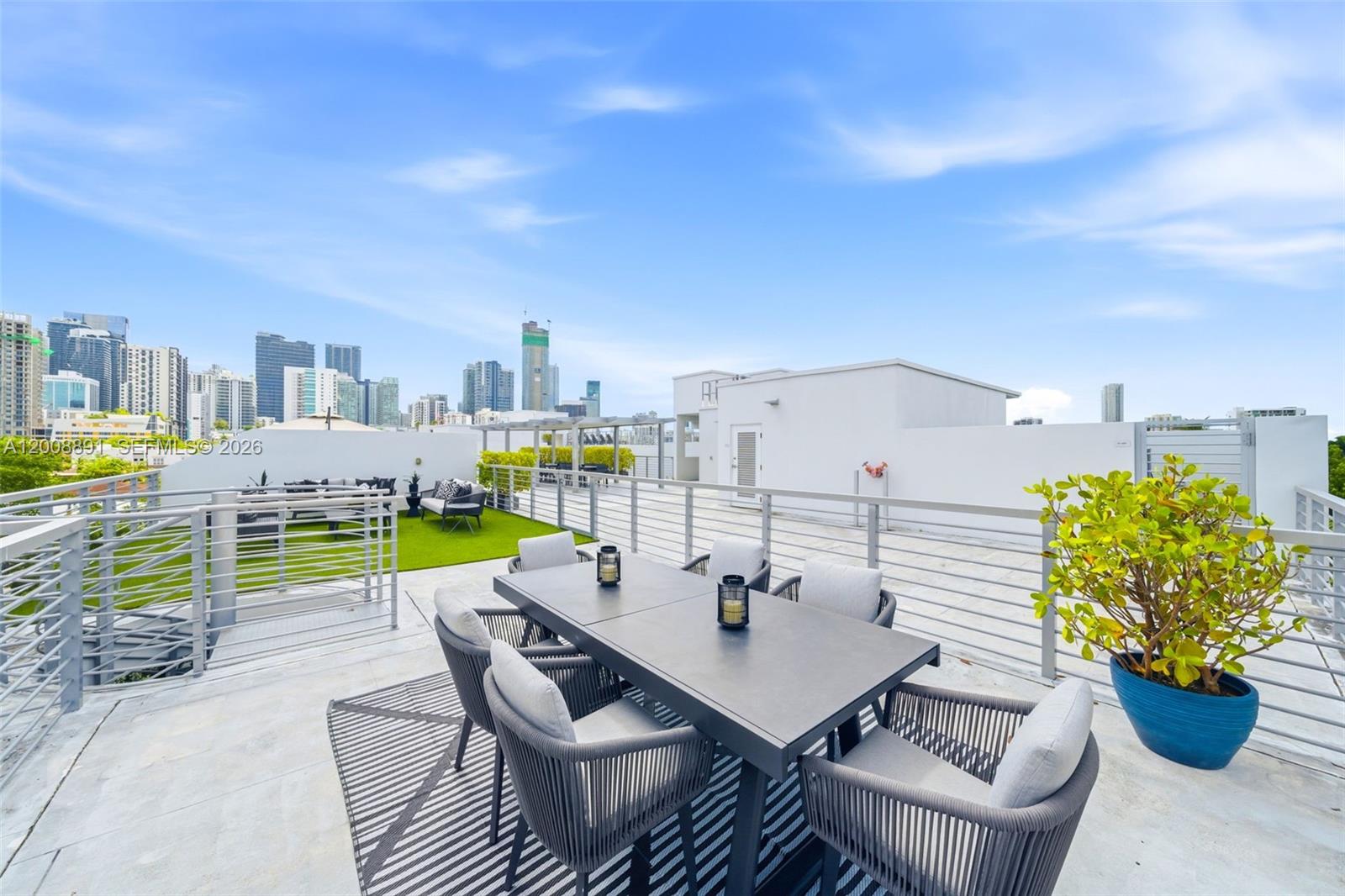 545 SW 11th St #308 Miami, FL 33129