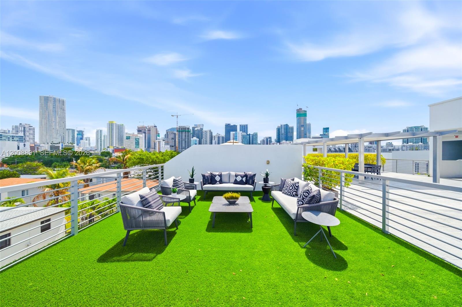 545 SW 11th St #308 Miami, FL 33129