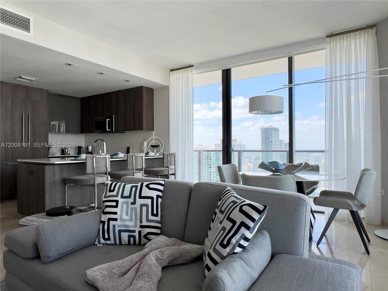 image Reach Brickell City Centre6