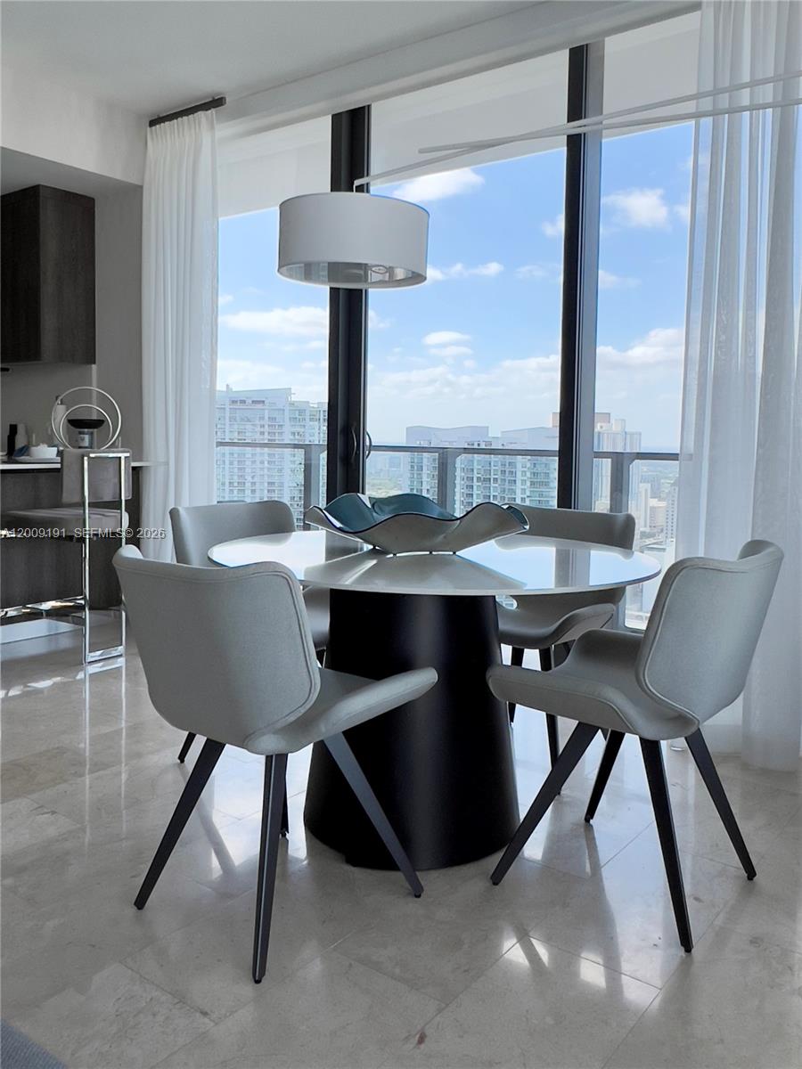 image Reach Brickell City Centre7