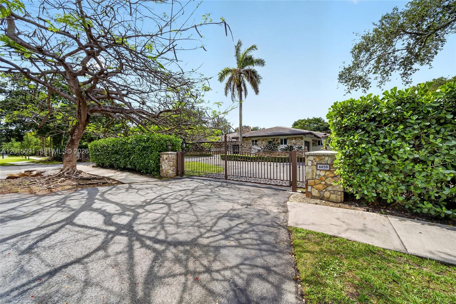 6650 SW 112th St Pinecrest, FL 33156