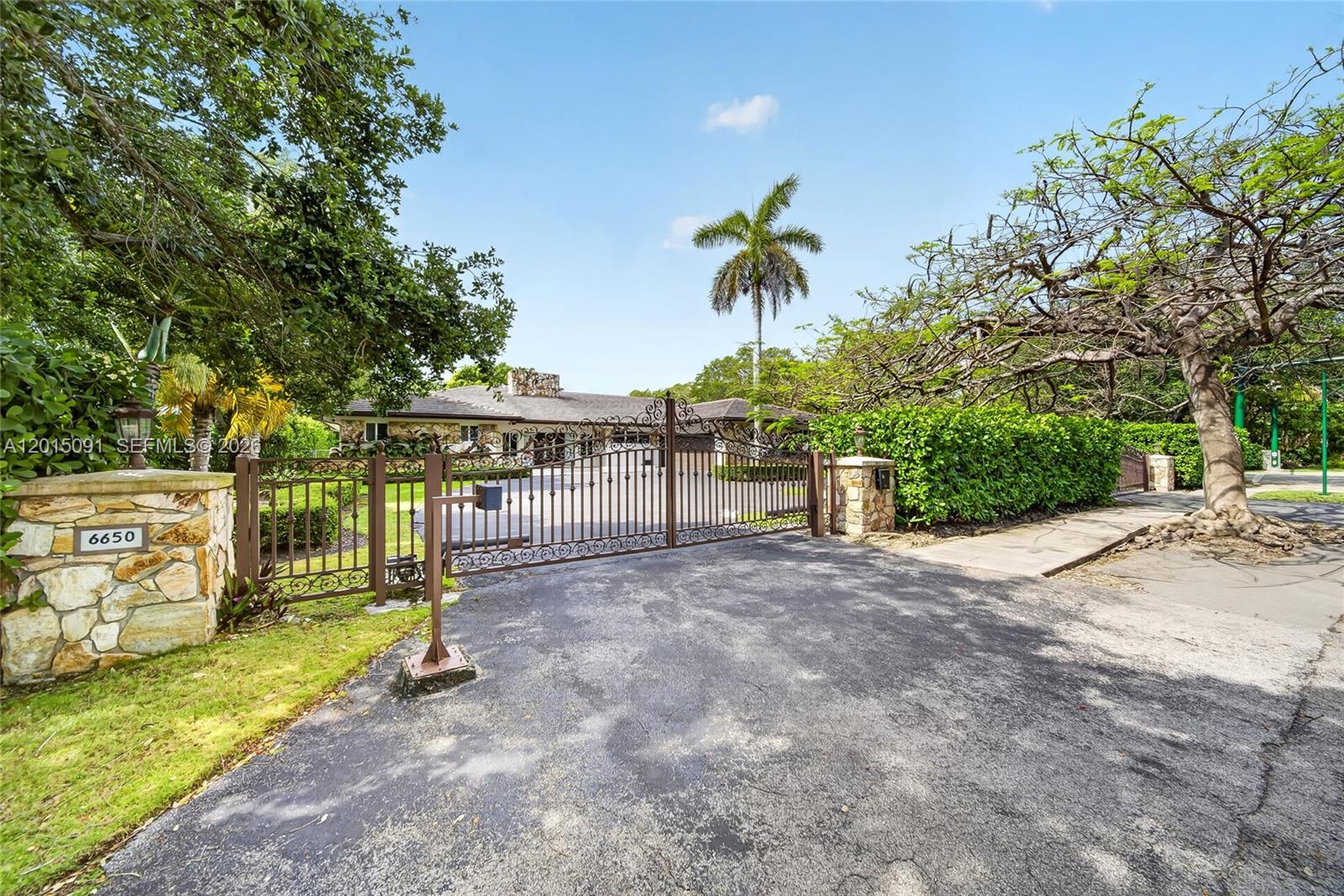 6650 SW 112th St Pinecrest, FL 33156