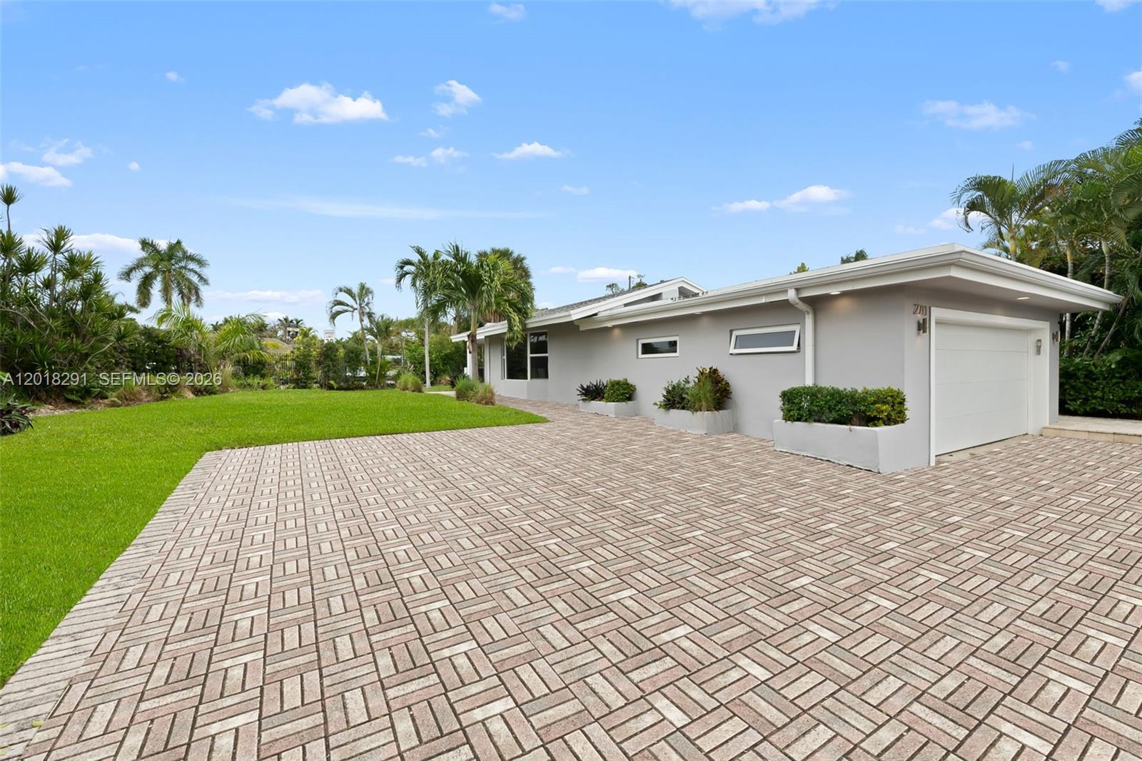 2711 Mayan Dr Fort Lauderdale, FL 33316