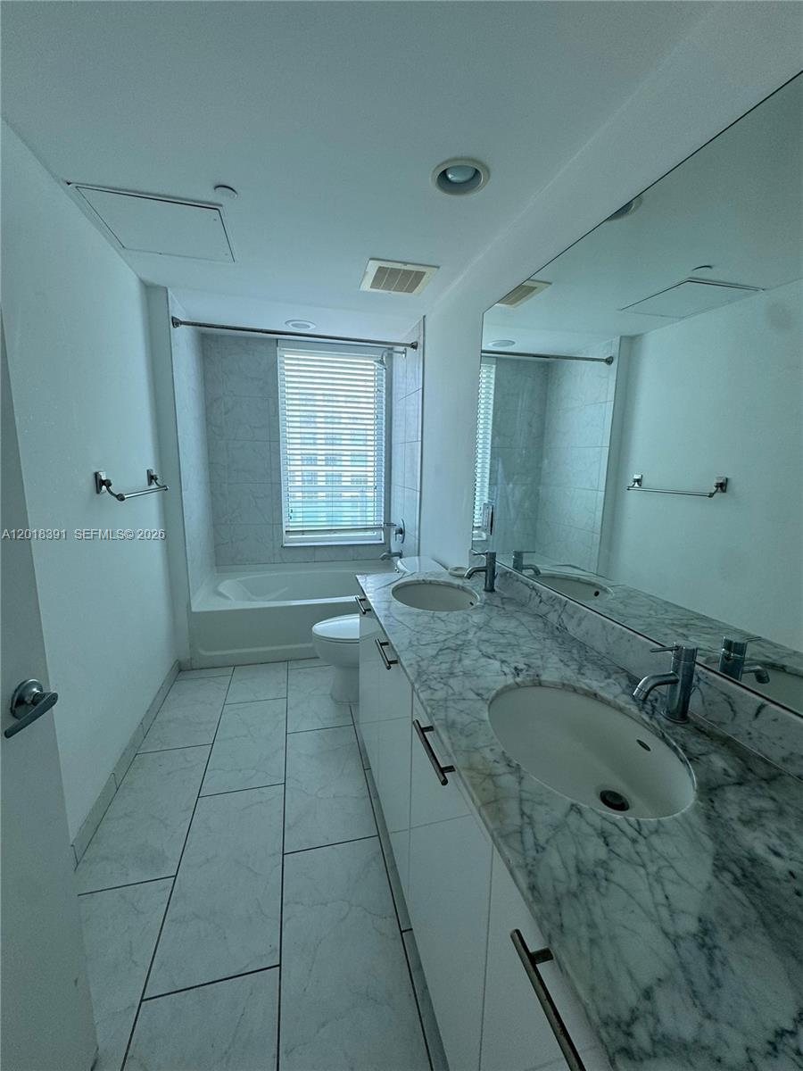 image The Plaza on Brickell West2