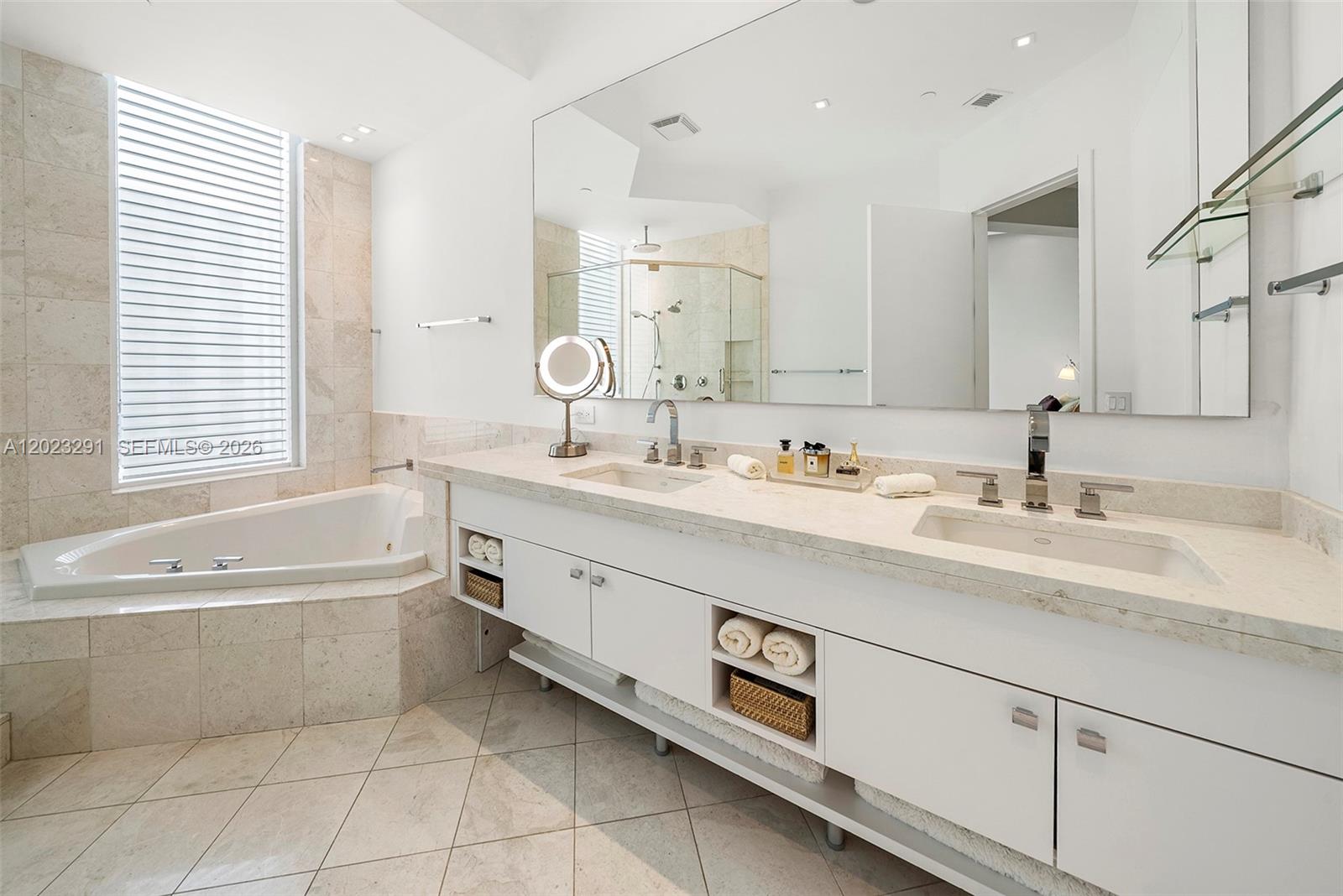 900 Brickell Key Blvd #1801 Miami, FL 33131