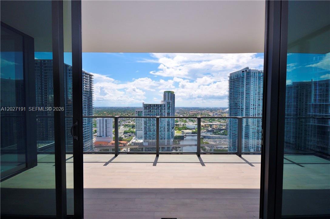 68 SE 6th St #2812