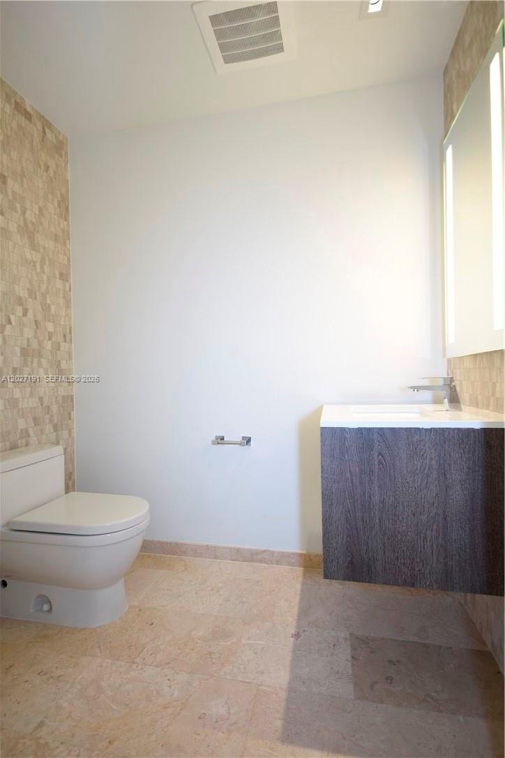 68 SE 6th St #2812 Miami, FL 33131