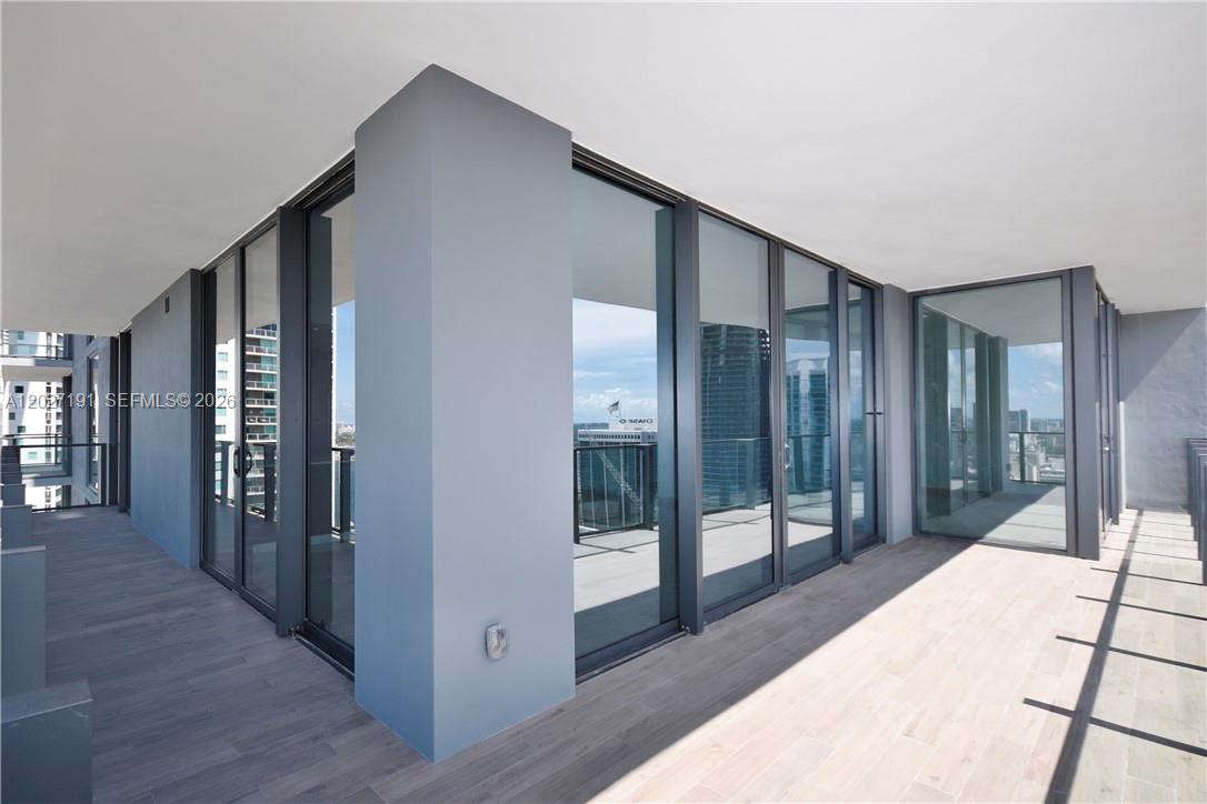 68 SE 6th St #2812 Miami, FL 33131