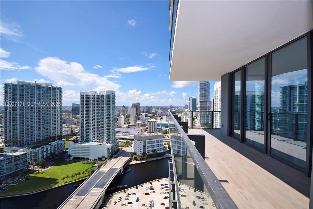 68 SE 6th St #2812 Miami, FL 33131