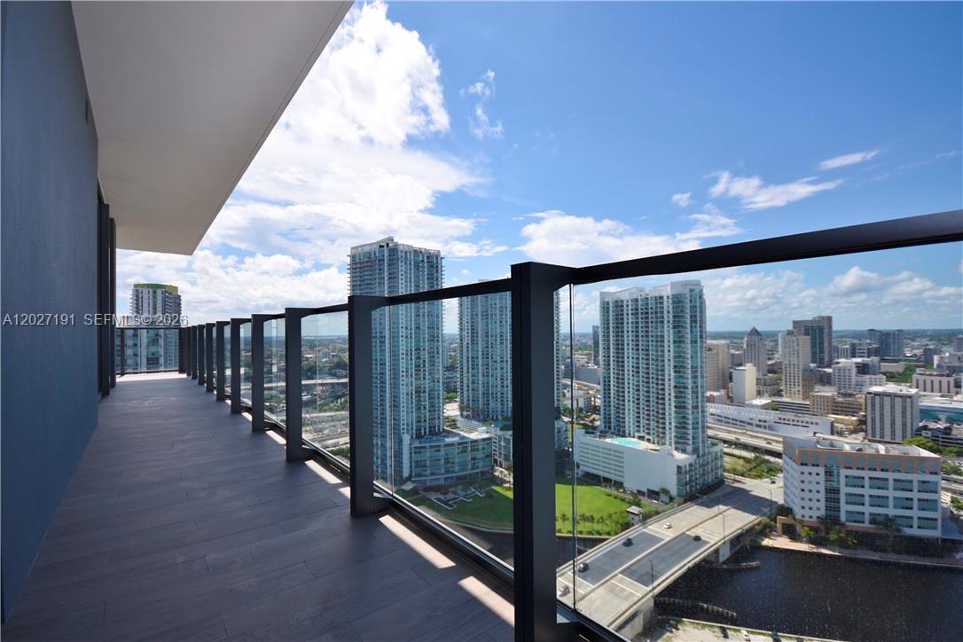 68 SE 6th St #2812 Miami, FL 33131