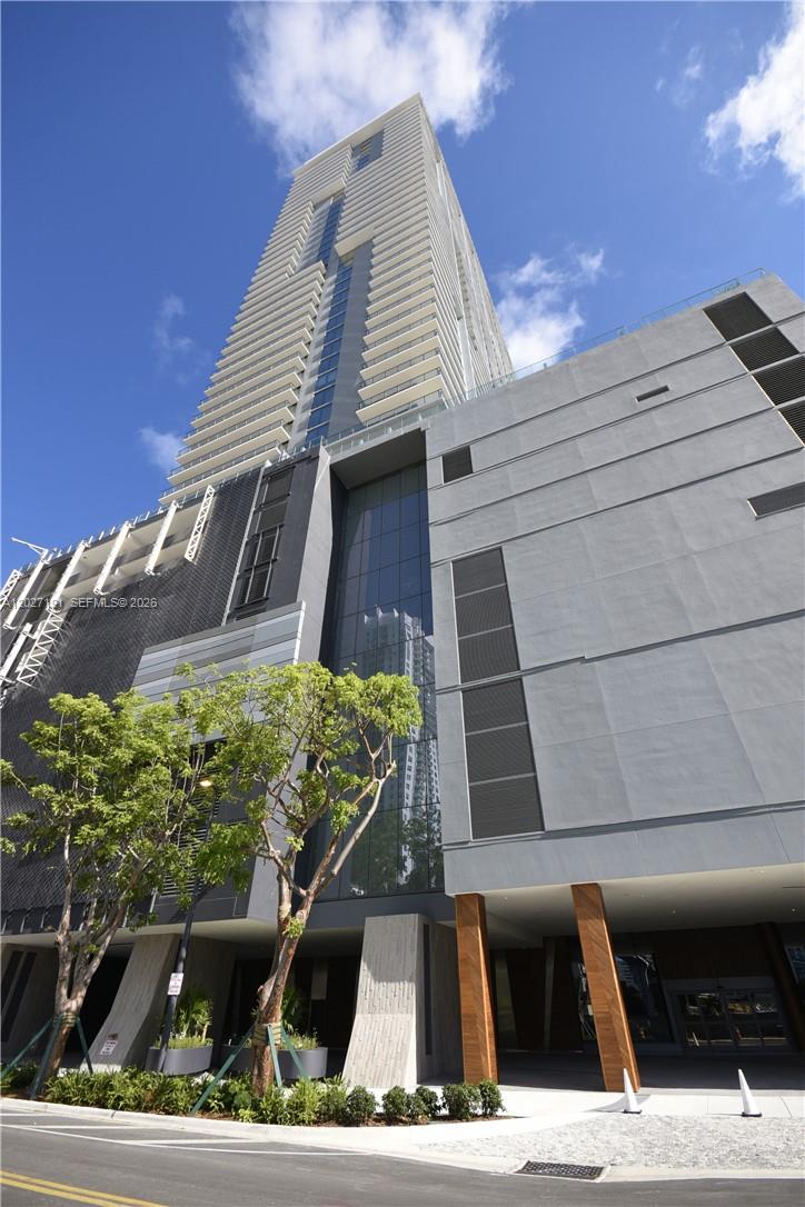 68 SE 6th St #2812 Miami, FL 33131