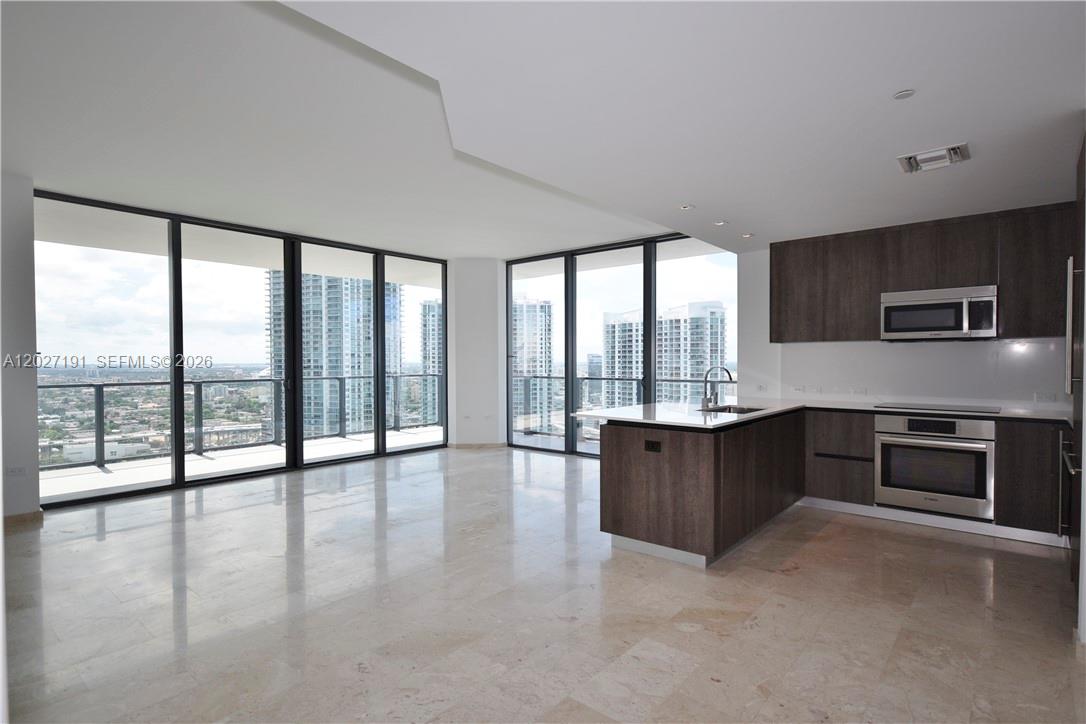 68 SE 6th St #2812 Miami, FL 33131