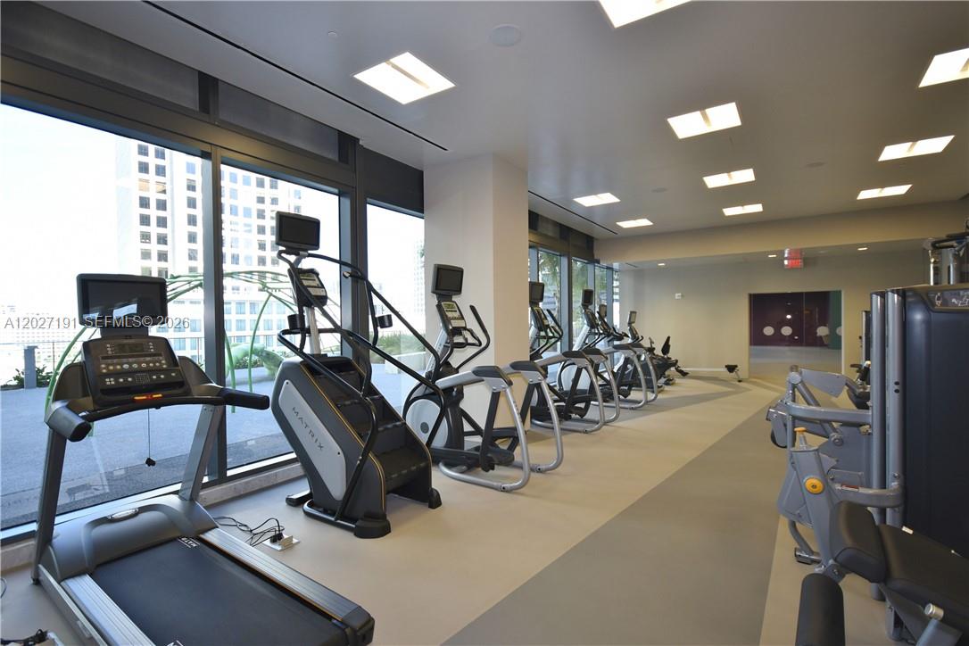 68 SE 6th St #2812 Miami, FL 33131