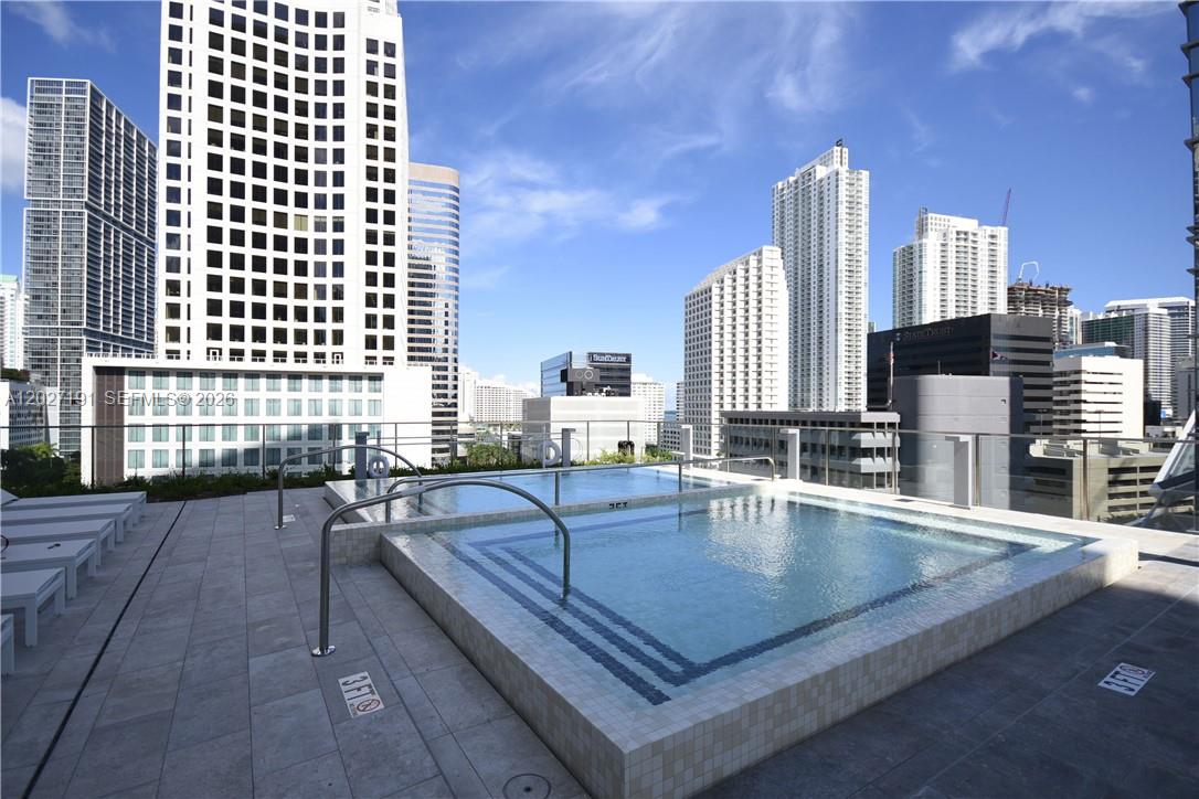 68 SE 6th St #2812 Miami, FL 33131