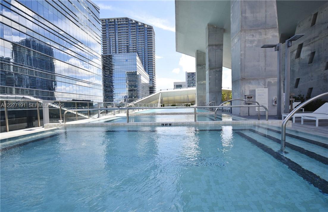 68 SE 6th St #2812 Miami, FL 33131