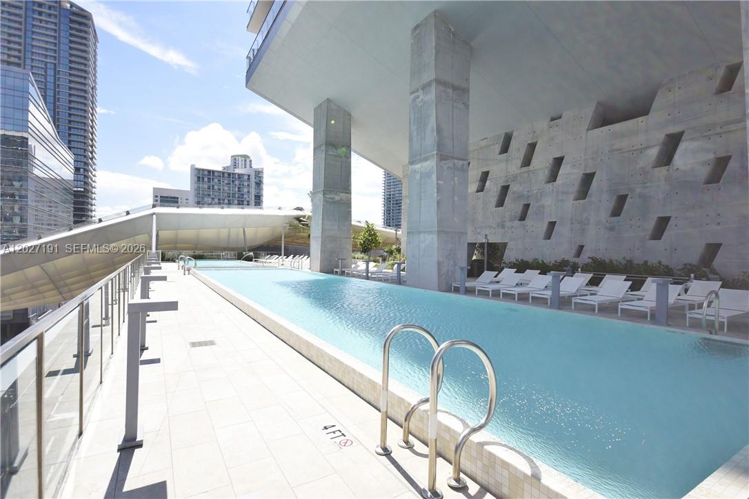68 SE 6th St #2812 Miami, FL 33131