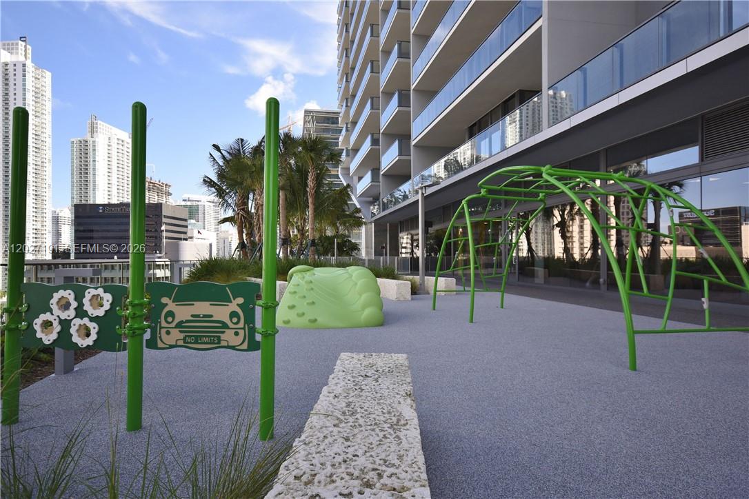 68 SE 6th St #2812 Miami, FL 33131