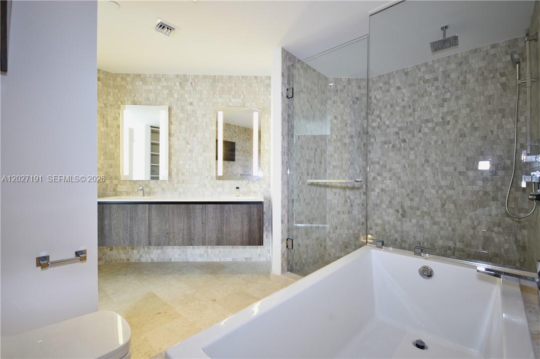 68 SE 6th St #2812 Miami, FL 33131