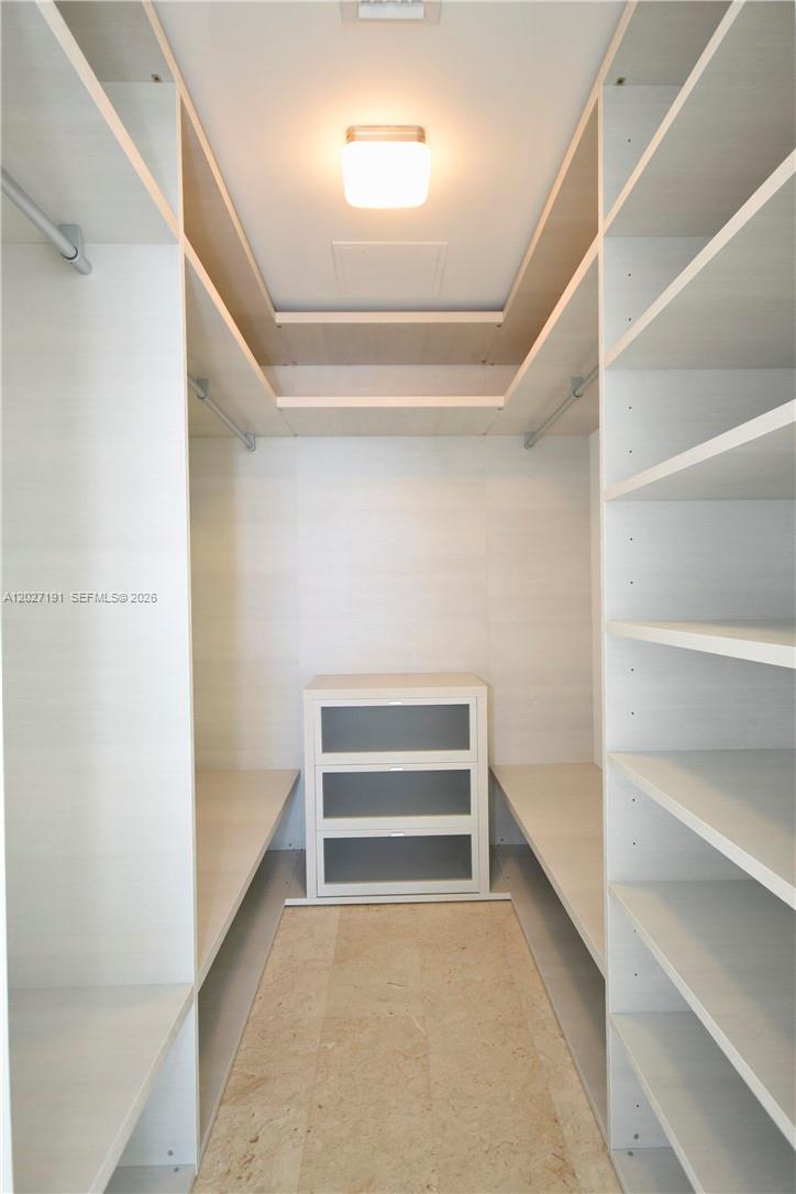 68 SE 6th St #2812 Miami, FL 33131