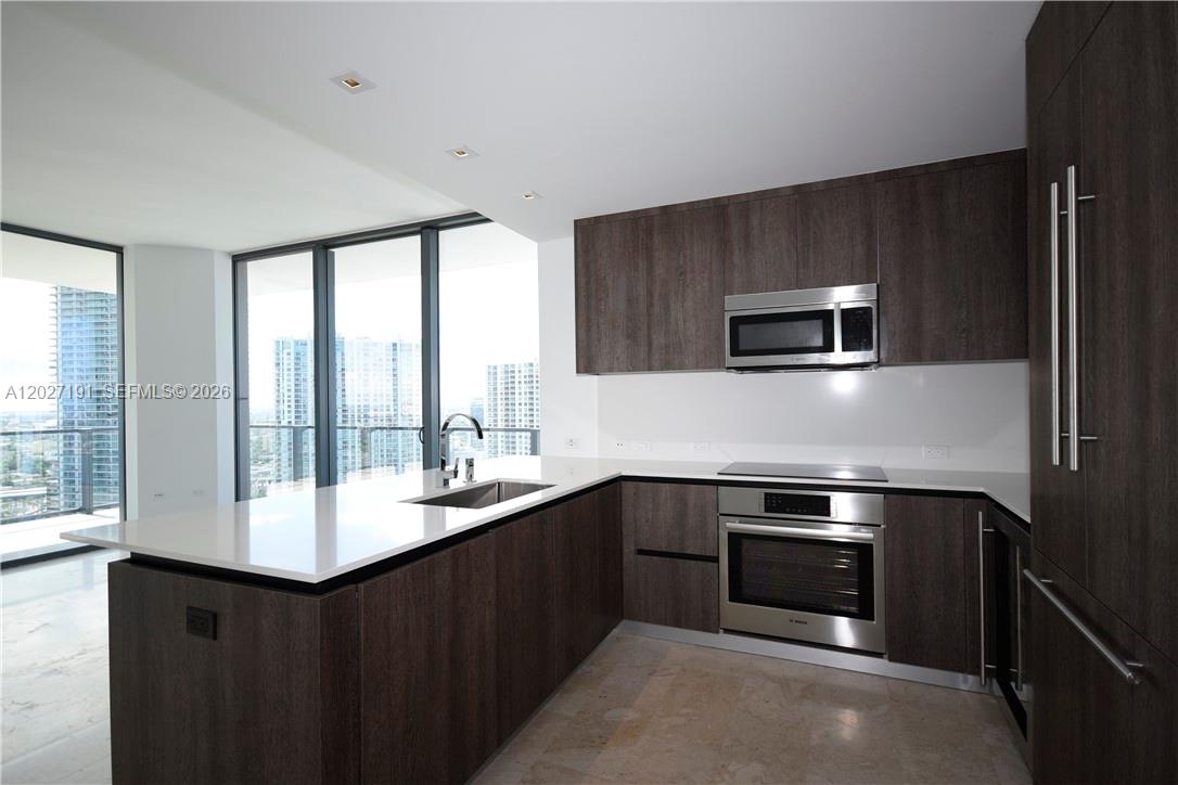68 SE 6th St #2812 Miami, FL 33131