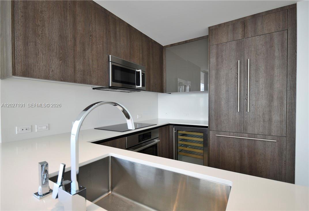 68 SE 6th St #2812 Miami, FL 33131