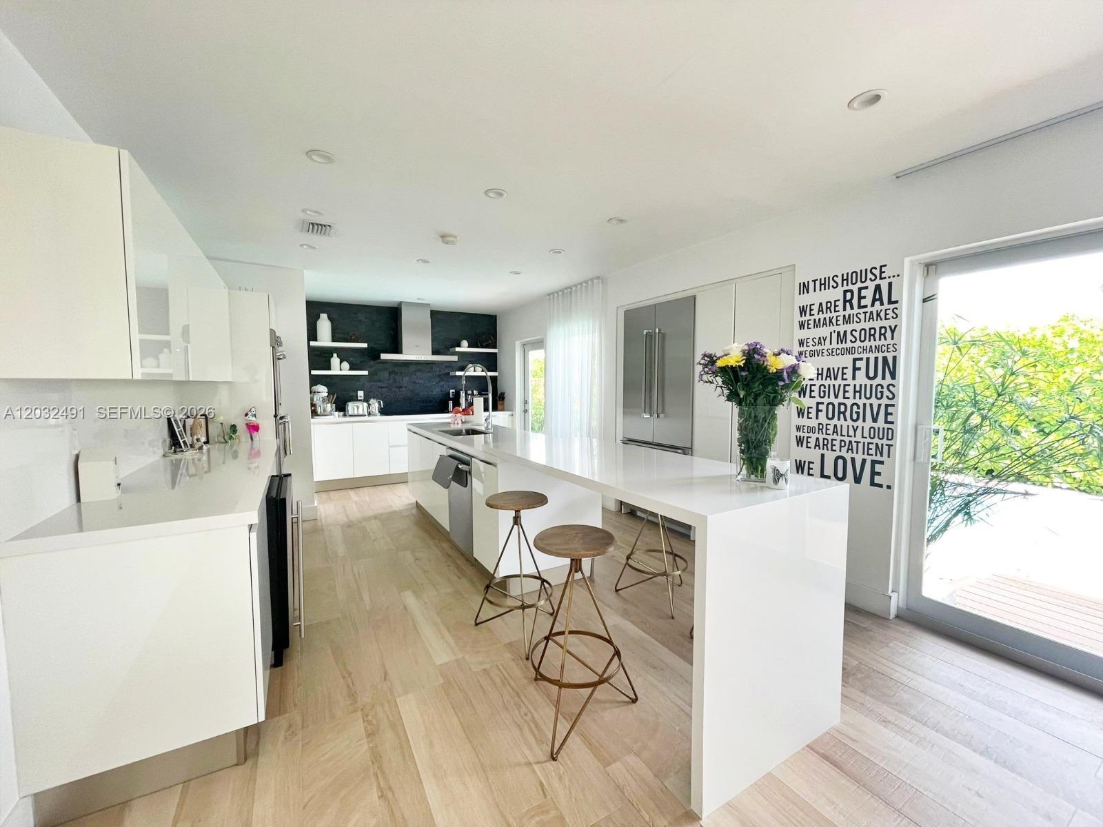 290 E Shore #E 290 Miami, FL 33133