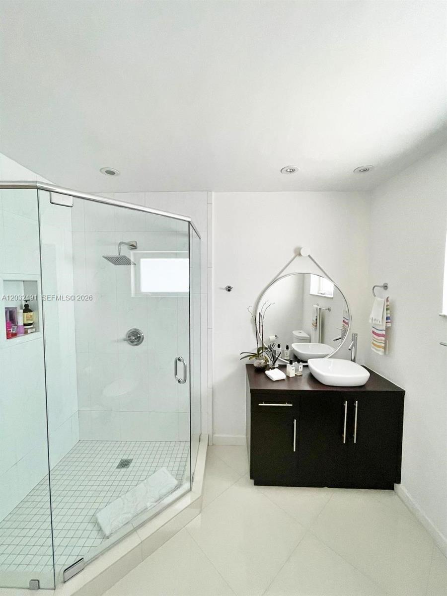 290 E Shore #E 290 Miami, FL 33133