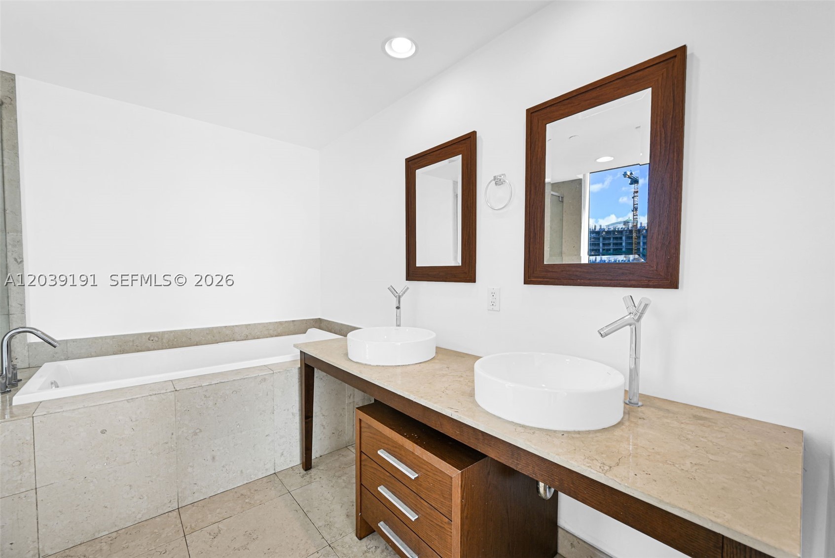 image Icon Brickell I14