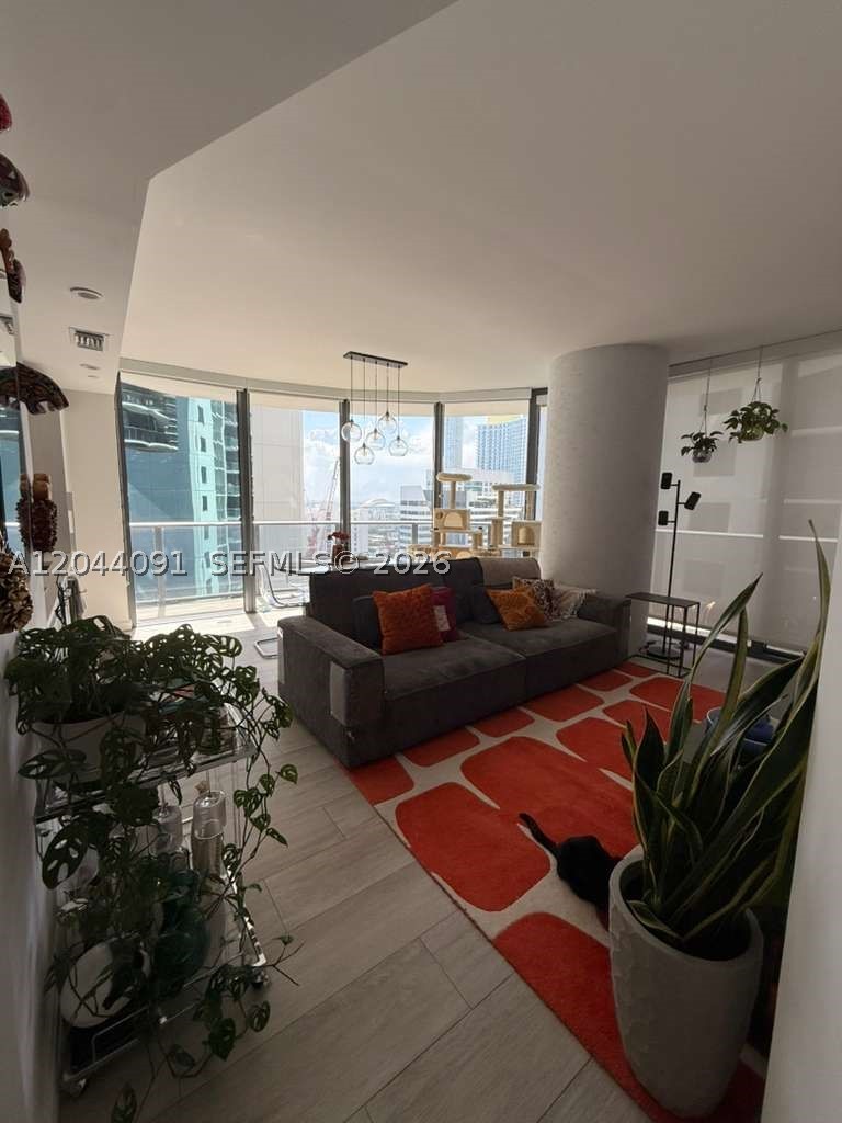 55 SW 9th St #2208 Miami, FL 33130
