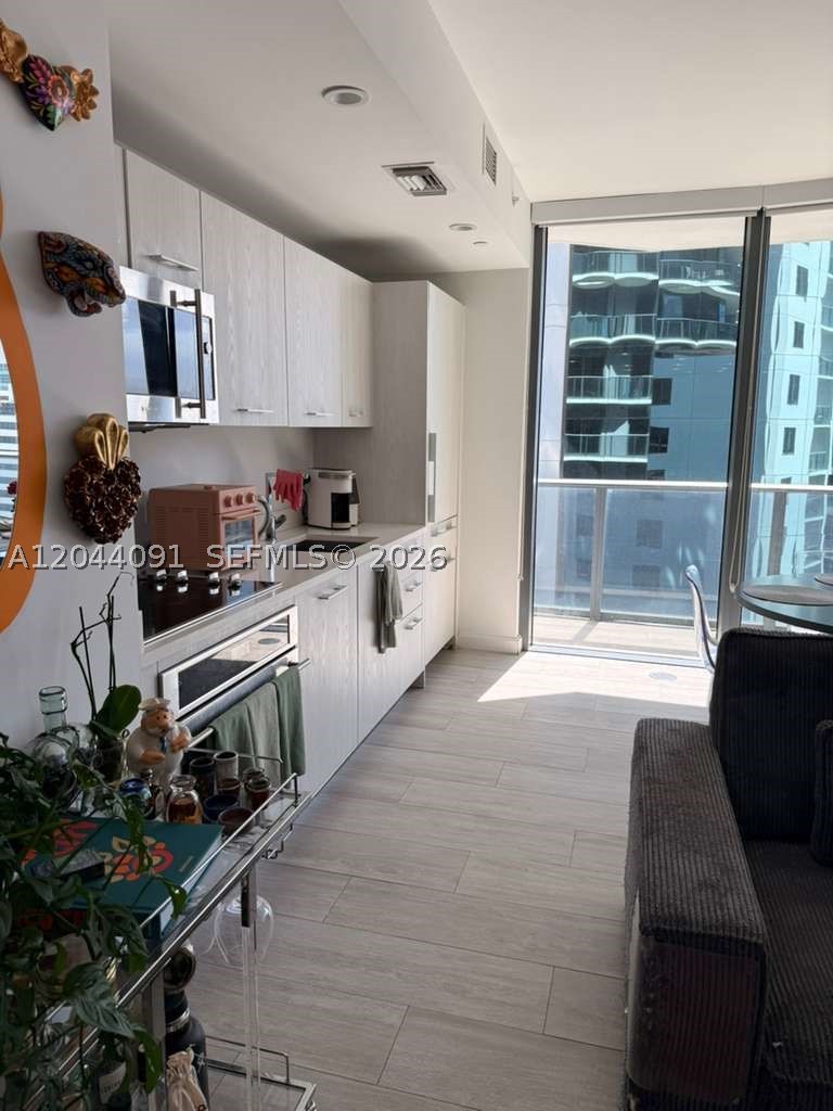55 SW 9th St #2208 Miami, FL 33130