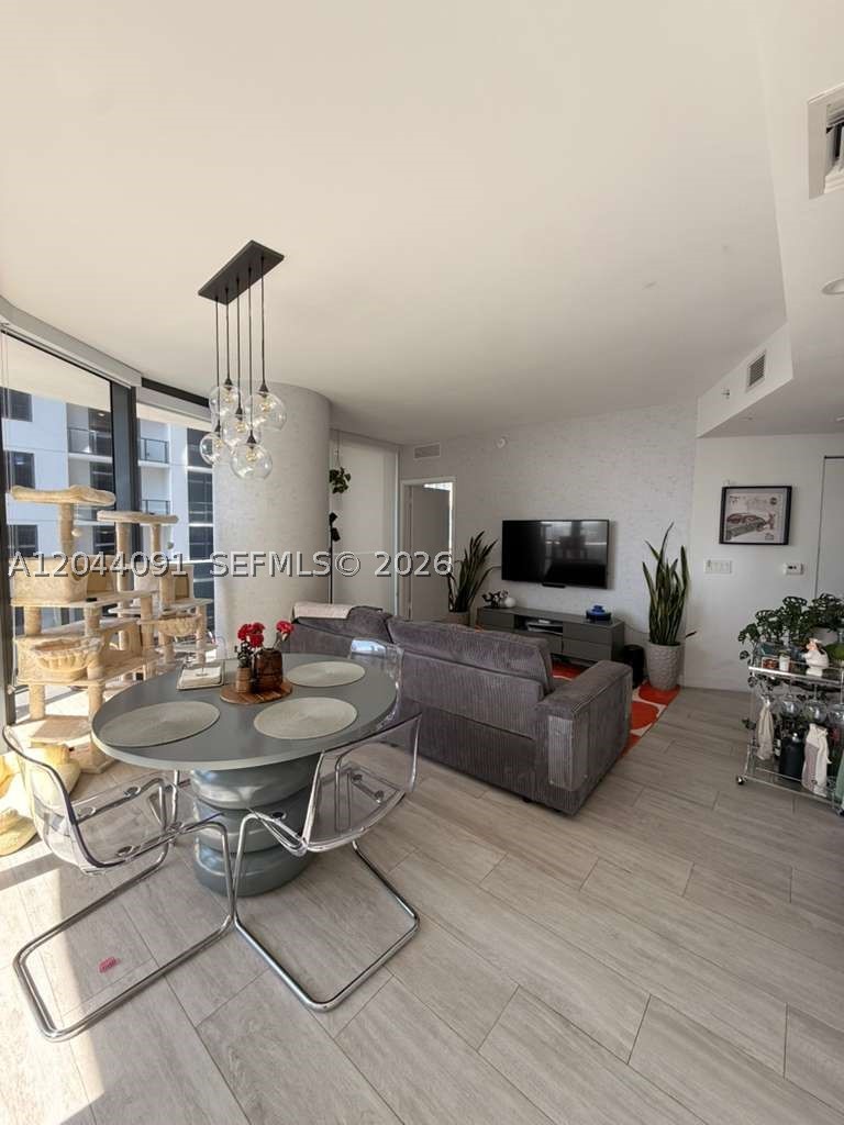 55 SW 9th St #2208 Miami, FL 33130