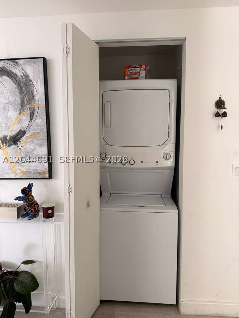 55 SW 9th St #2208 Miami, FL 33130