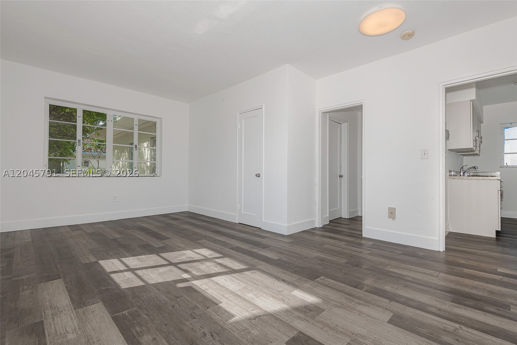 8340 Crespi Blvd #20