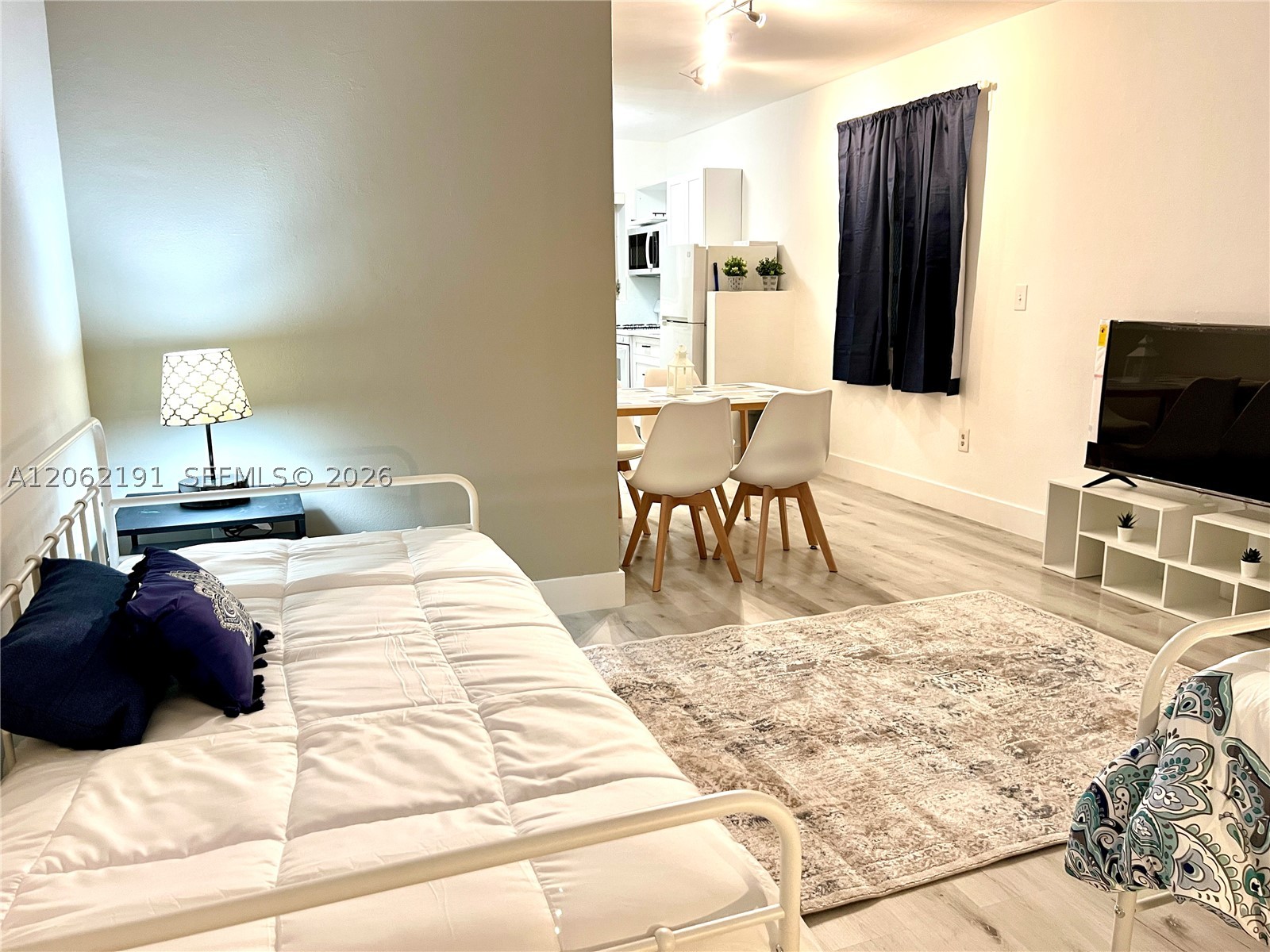 825 Euclid Ave #8