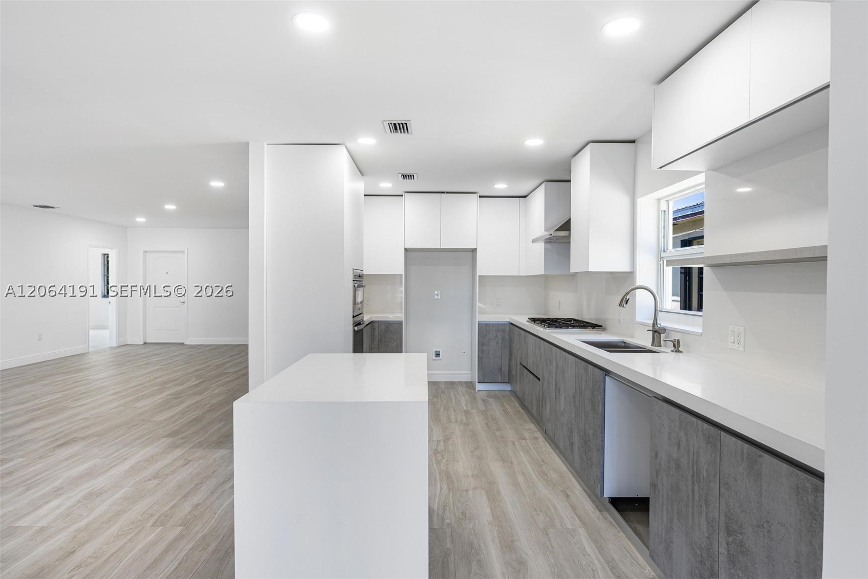 1451 Stillwater Dr Miami Beach, FL 33141