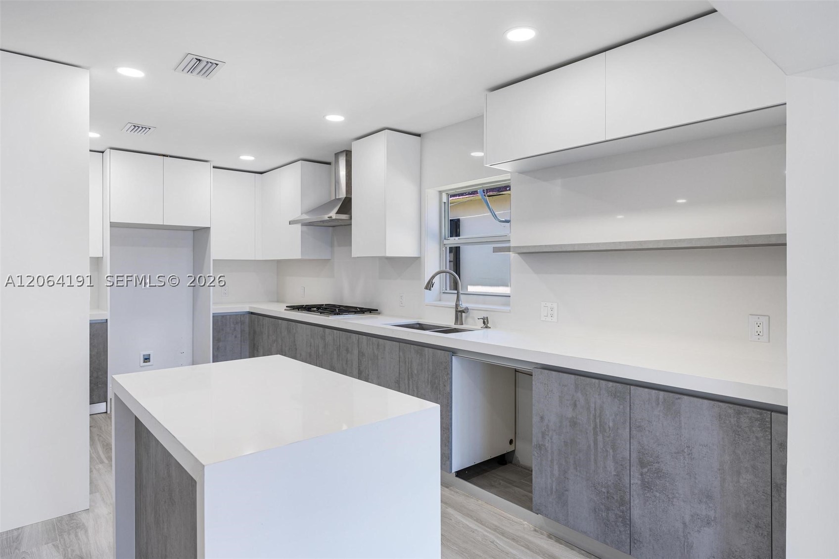 1451 Stillwater Dr Miami Beach, FL 33141