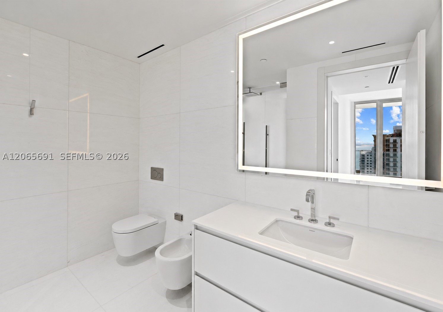 300 Biscayne Blvd Way #4201E Miami, FL 33131