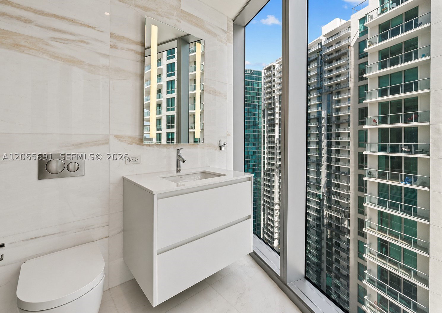 300 Biscayne Blvd Way #4201E Miami, FL 33131