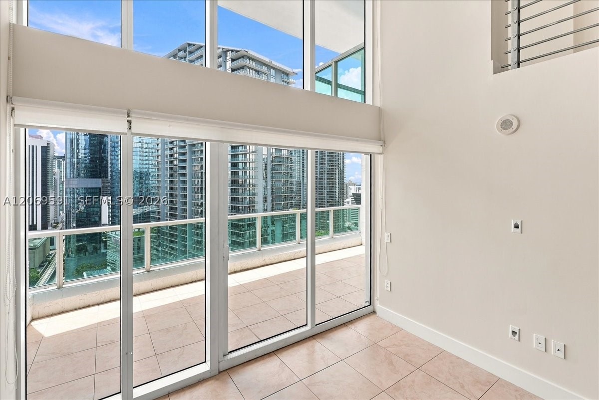 image Brickell on the River South0